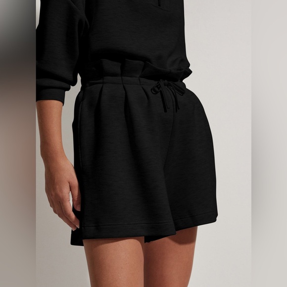 NWT Varley Claude High-Rise Shorts in black - Picture 6 of 11